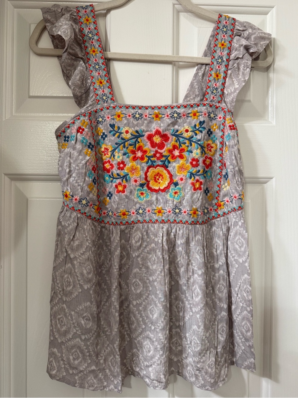 Savanna Jane Gray Floral Embroidered Top w/ Multicolor Flowers -Size Small *NWT